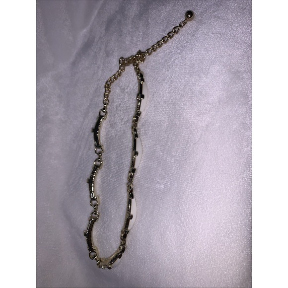 Vintage Sarah Coventry White Thermoset Necklace Choker Collar 17" Mint Elegant - Picture 2 of 3